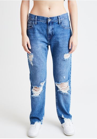 Calça jeans reta cintura baixa com rasgos