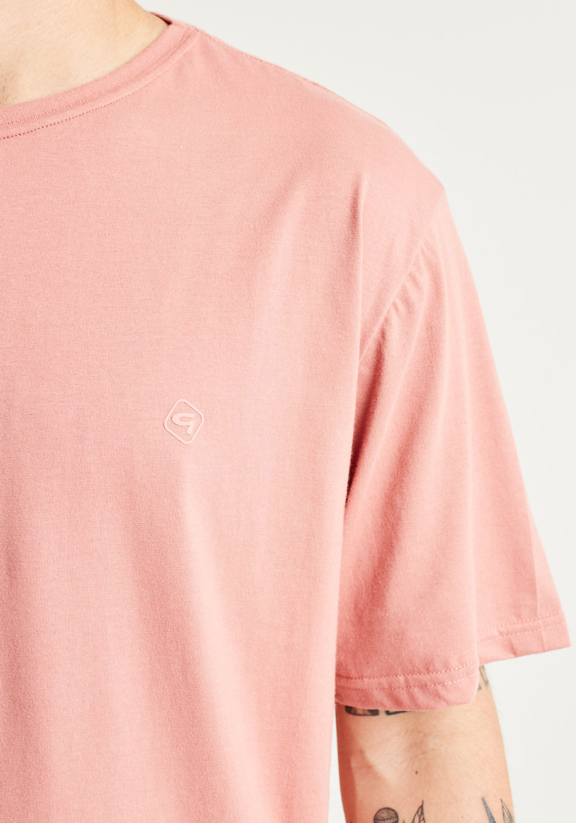 camiseta básica rosa da gang