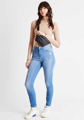 Calça jeans cigarrete cintura média com rasgos