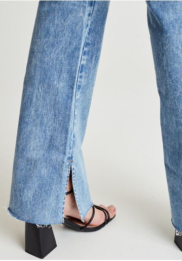 Calça jeans flare cintura média