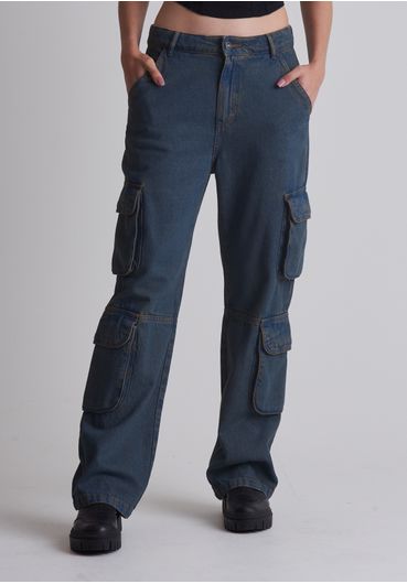 Calça jeans reta bolsos cargo