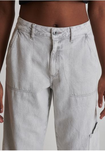 Calça jeans wide leg bolso carpinteiro