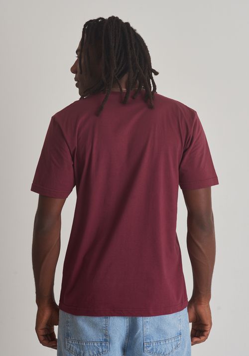 Camiseta básica gola redonda vinho