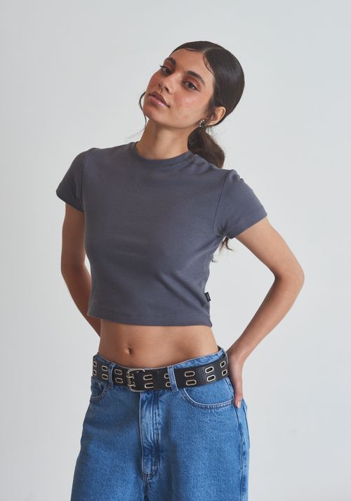 Blusa básica baby look chumbo