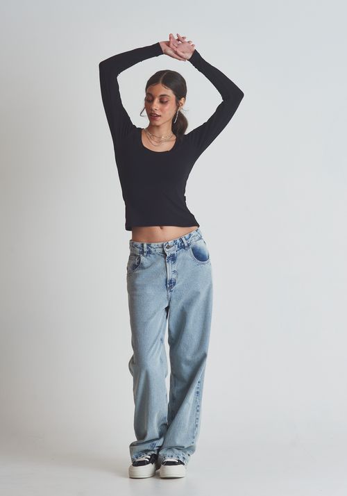 Blusa básica decotada manga longa preta