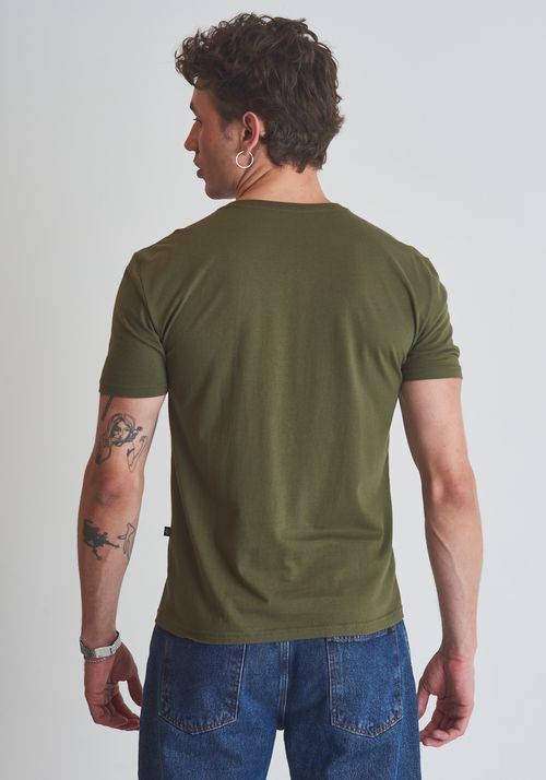 Camiseta básica gola v oliva