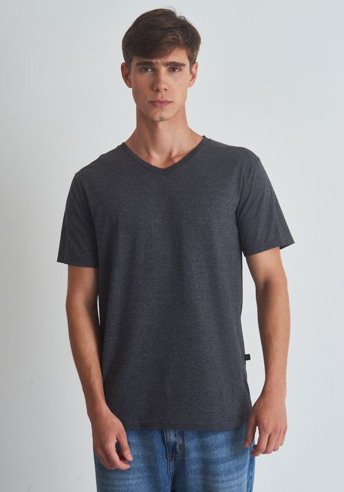 Camiseta básica gola v slim fit chumbo meScla
