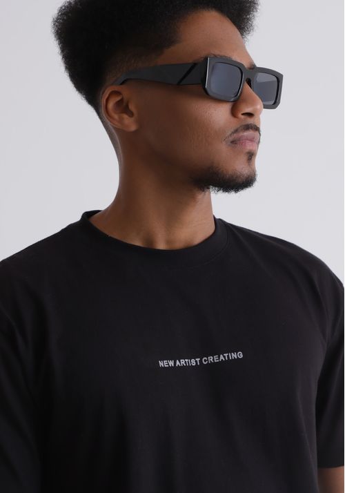 Camiseta em algodão estampa new artist creating