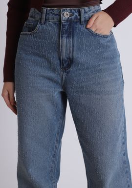 Calça jeans reta com puídos