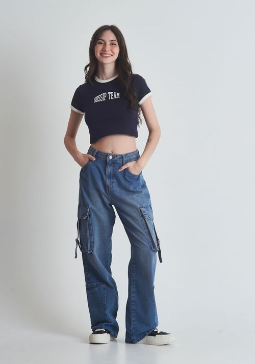 Calça jeans baggy cintura alta com bolsos cargo