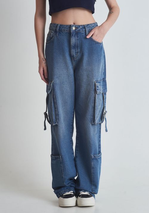 Calça jeans baggy cintura alta com bolsos cargo