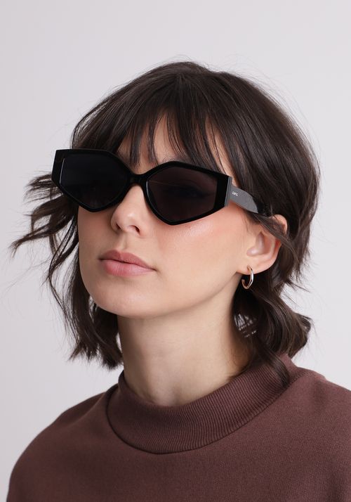 Óculos de sol geométrico