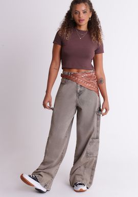 Calça jeans cintura média cargo