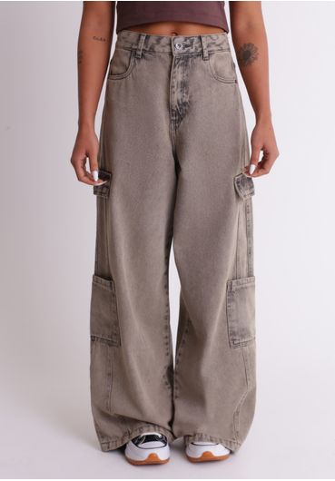 Calça jeans cintura média cargo