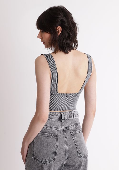 Top brilhos com decote