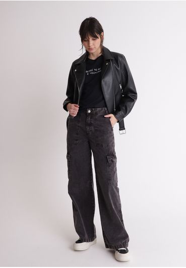 Calça de sarja com bolsos cargo