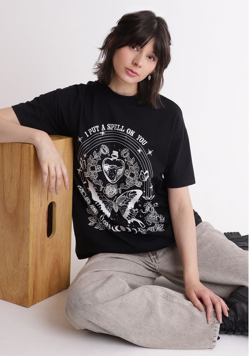 Camiseta oversized estampada borboleta