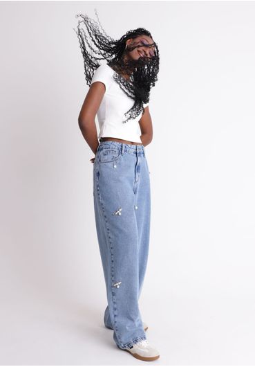 Calça baggy cintura média com charms