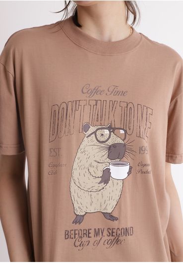 Camiseta oversized estampa capivara