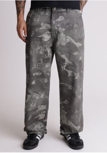 Calça sarja baggy camuflada