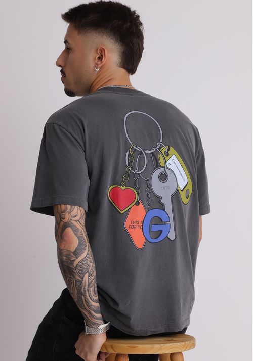 Camiseta oversized estampa chaveiro