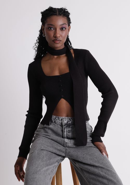 Blusa em tricot com cachecol