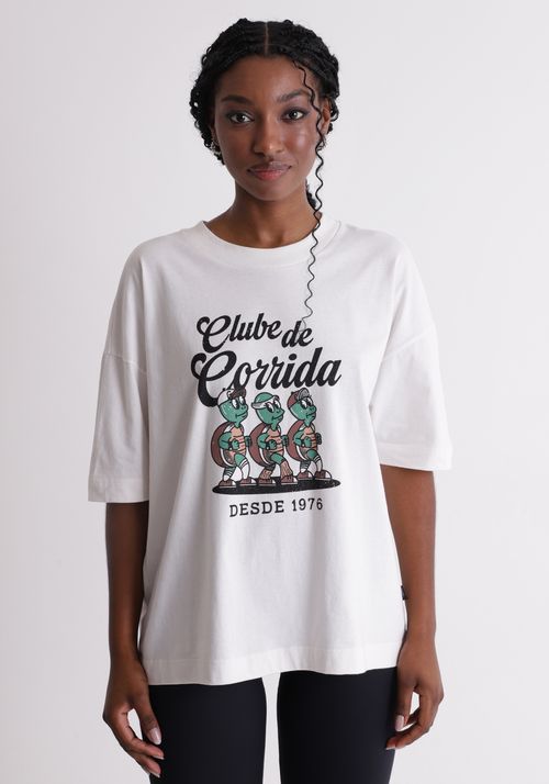 Camiseta oversized estampa clube de corrida