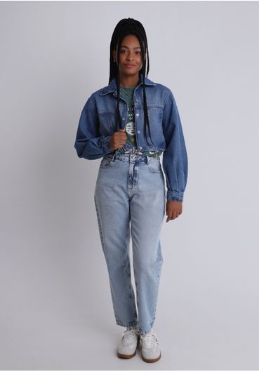 Jaqueta jeans cropped com puídos