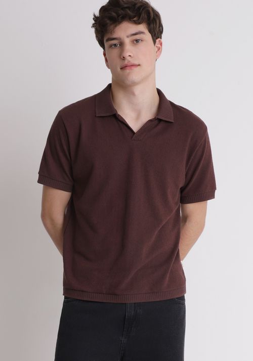 Camiseta polo com gola diferenciada