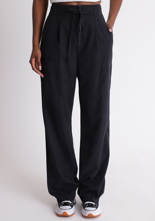 Calça reta alfaiataria com cinto