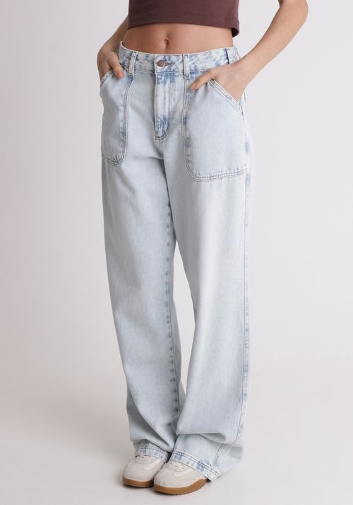 Calça jeans bolso carpinteiro lavanderia clara