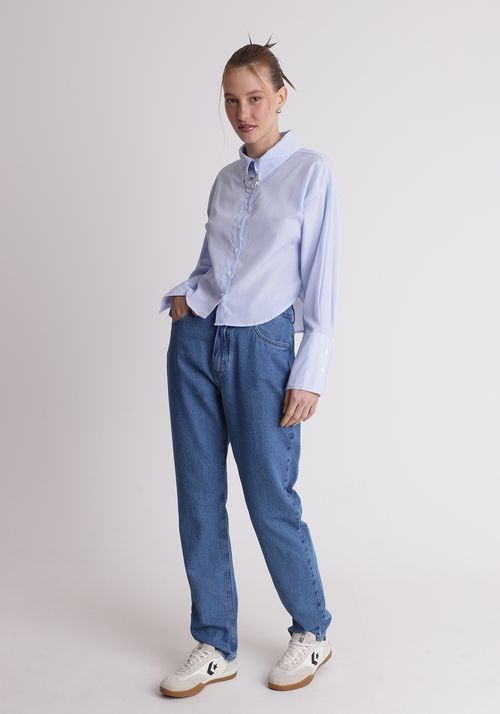 Calça jeans mom cintura média