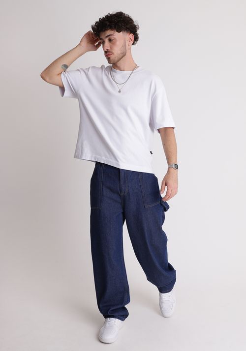 Calça jeans baggy com bolsos carpinteiro