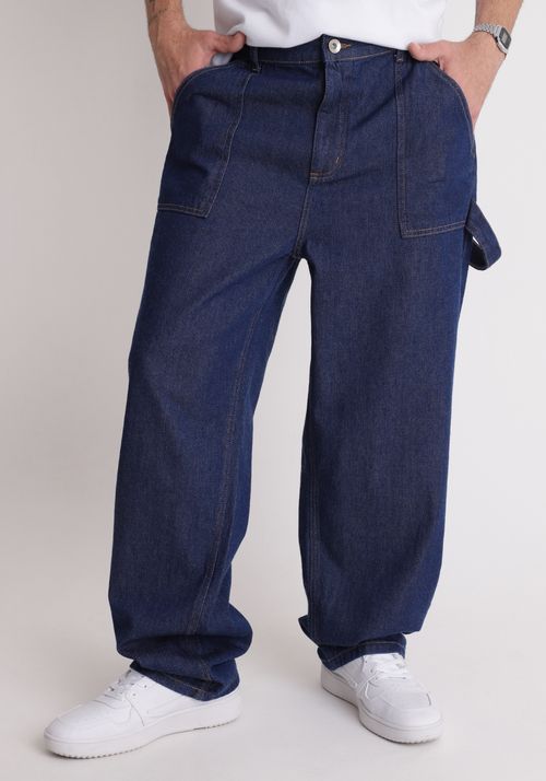 Calça jeans baggy com bolsos carpinteiro