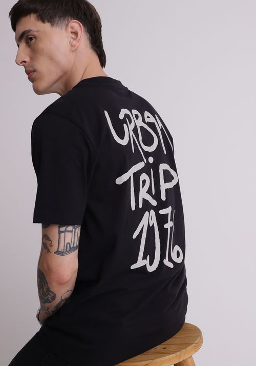 Camiseta em algodão estampa urban trip 1976