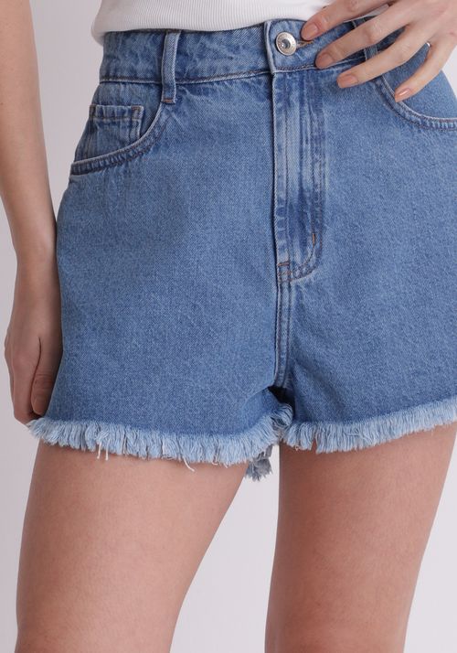 Short jeans barra desfiada