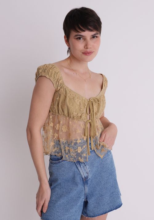 Blusa de tule bordado com amarração