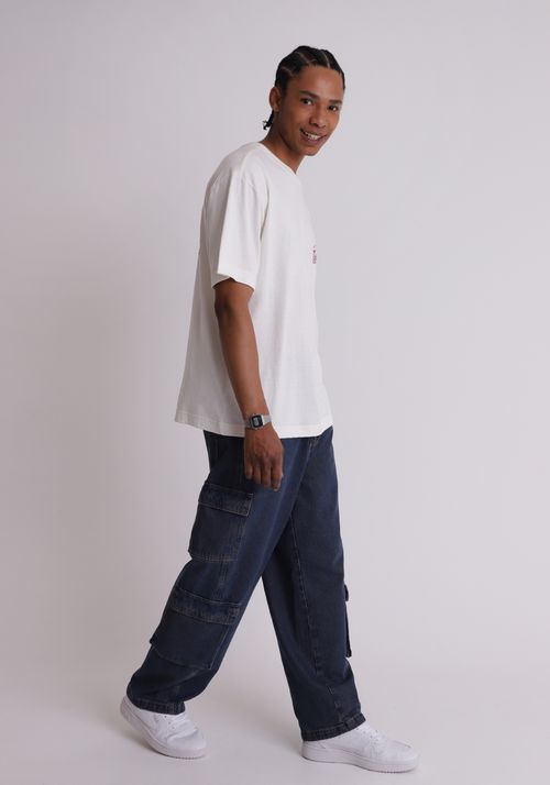 Calça jeans baggy com bolsos cargo