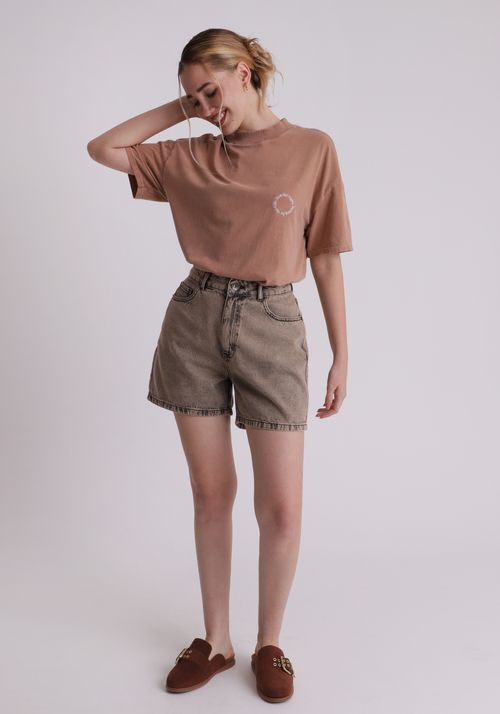 Short jeans cintura alta barra feita