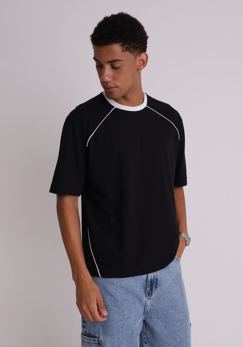 Camiseta box com recortes laterais