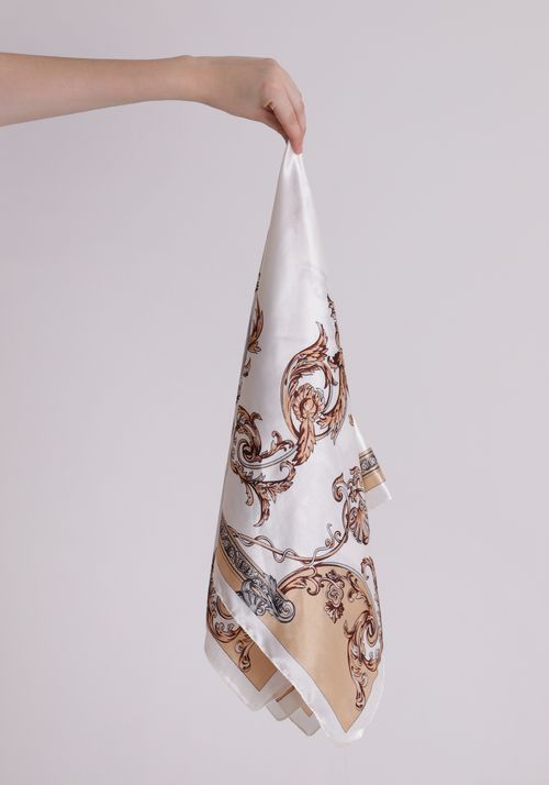 Lenço estampado arabescos