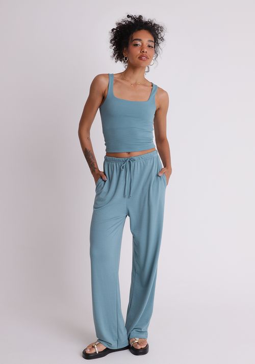 Blusa regata em malha decote quadrado