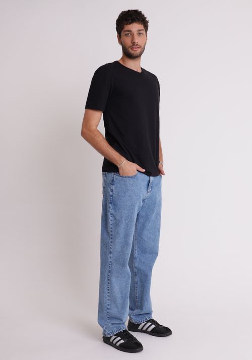 Camiseta básica decote v preta